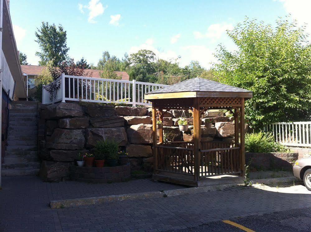 Rainbow Inn Хънтсвил Екстериор снимка