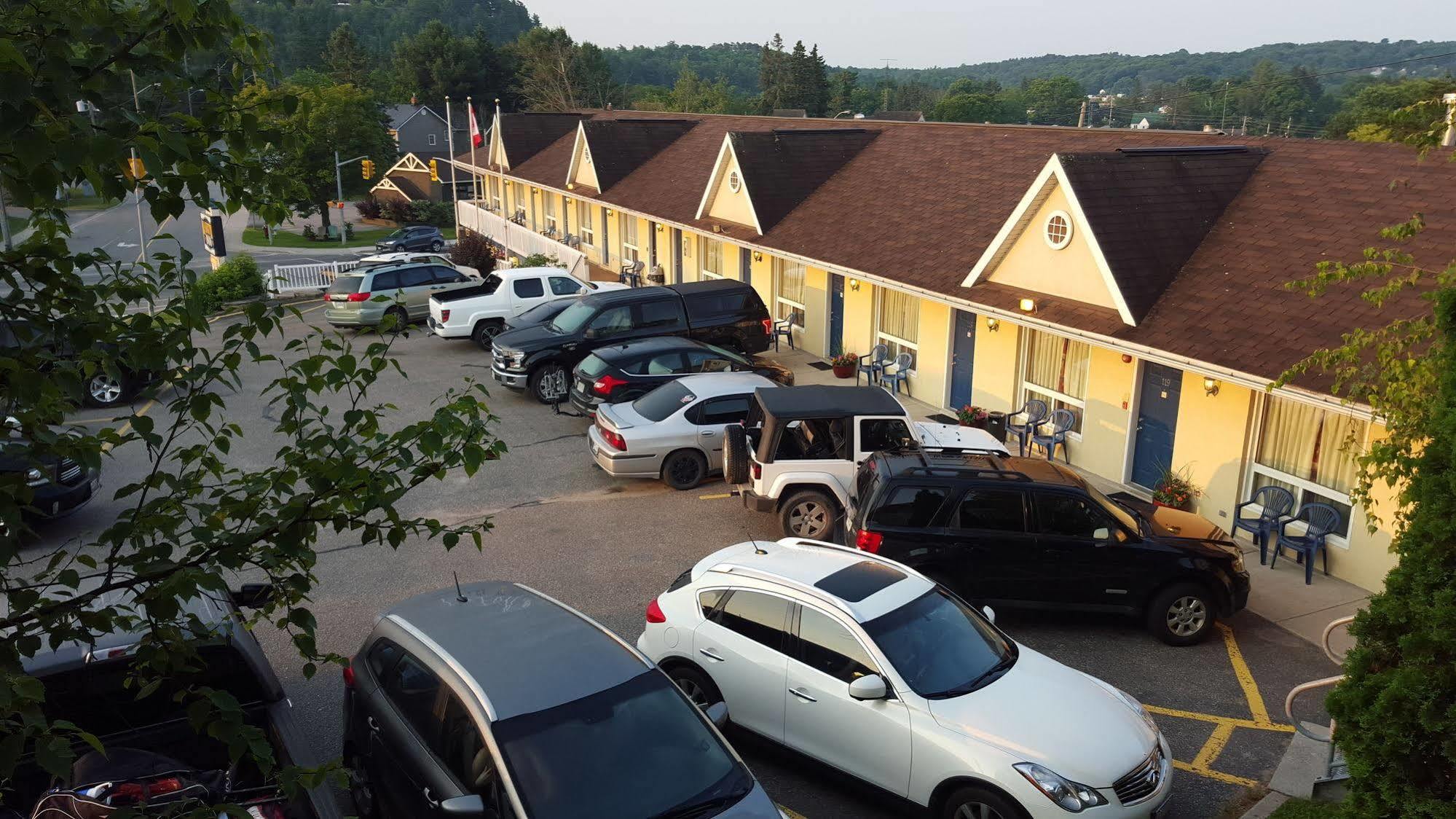 Rainbow Inn Хънтсвил Екстериор снимка